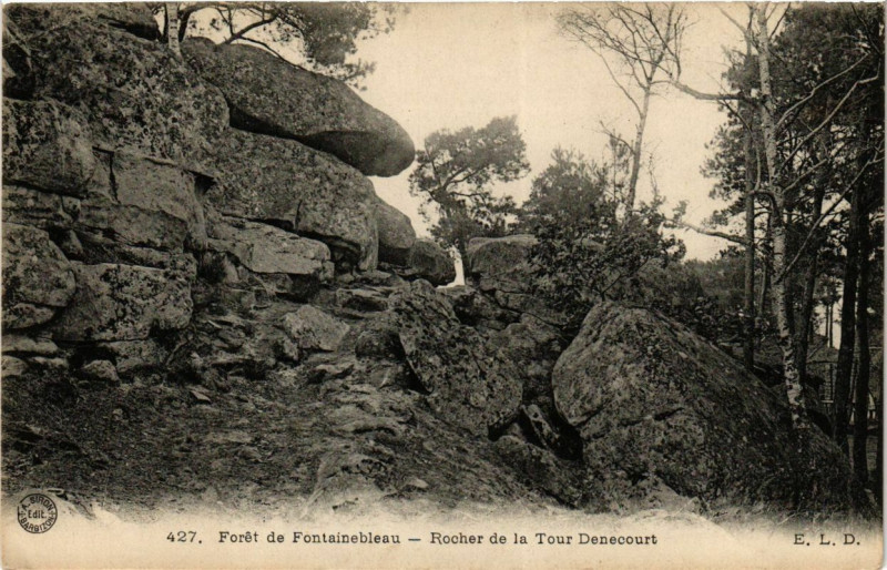 Carte postale ancienne Foret de Fontainebleau - Rocher de la Tour Denecourt à Fontainebleau