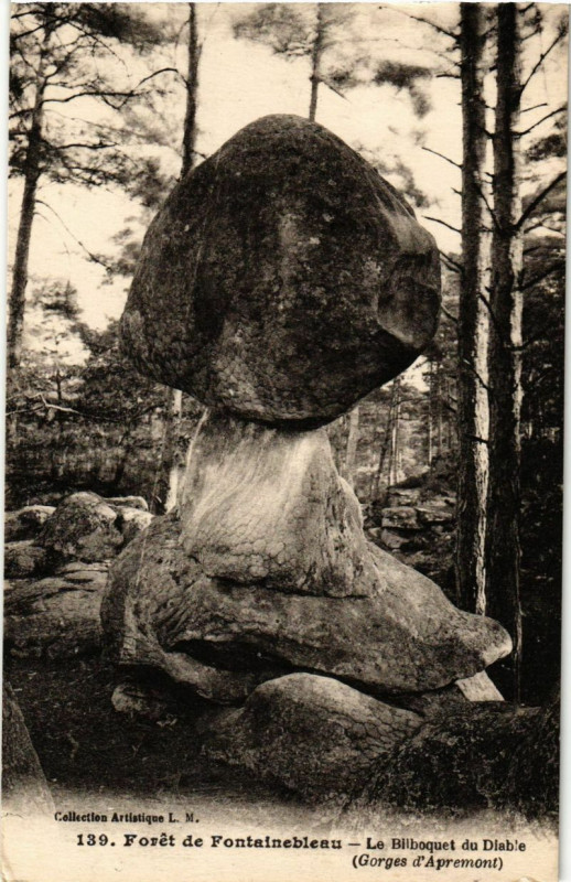 Carte postale ancienne Foret de Fontainebleau Le Bilboquet du Diable (Gorges d'Apremont) à Fontainebleau