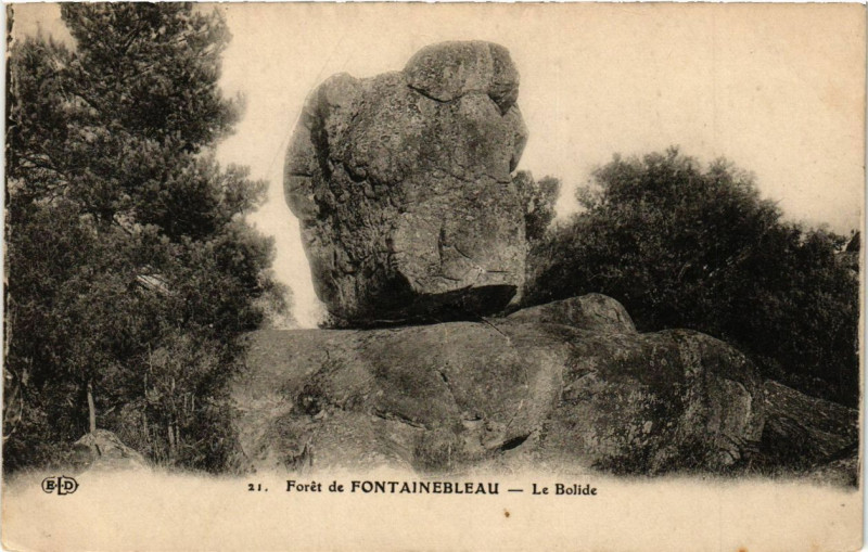 Carte postale ancienne Foret de Fontainebleau - La Bolide à Fontainebleau