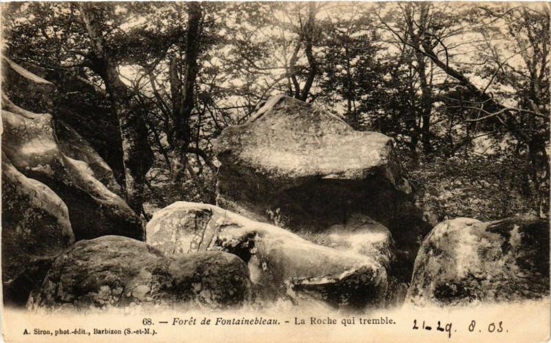 Carte postale ancienne Foret de Fontainebleau - La Roche qui tremble à Fontainebleau