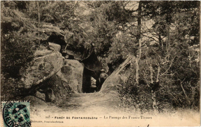 Carte postale ancienne Foret de Fontainebleau - Le Passage des Francs-Tireurs à Fontainebleau
