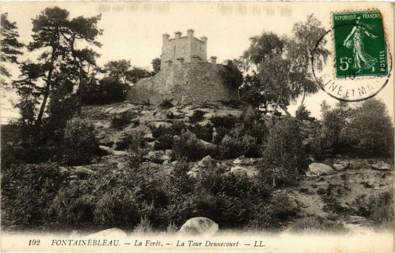 Carte postale ancienne Fontainebleau - La Foret - La Tour Dennecourt à Fontainebleau