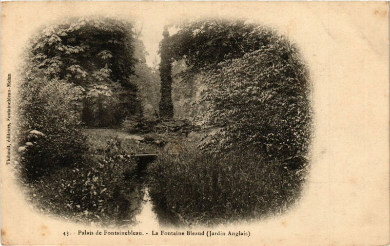 Carte postale ancienne Palais de Fontainebleau-La Fontaine Bleaud (Jardin Anglais) à Fontainebleau
