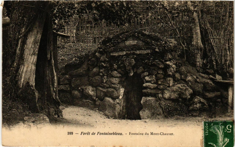 Carte postale ancienne Foret de Fontainebleau-Fontaine du Mont-Chauvet à Fontainebleau