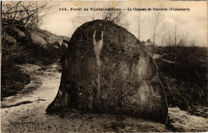 Carte postale ancienne Foret de Fontainebleau - Le Chapeau de Napoleon (Franchard) à Fontainebleau