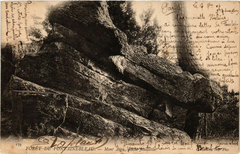 Carte postale ancienne Foret de Fontainebleau - Mont-Aigu - Roche feuilletée à Fontainebleau