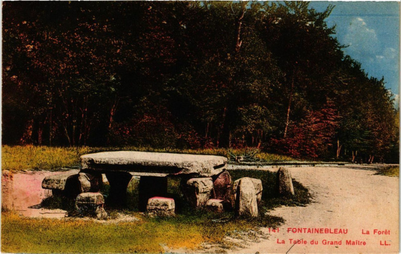 Carte postale ancienne Fontainebleau - La Foret - La Table du Grand Maitre à Fontainebleau