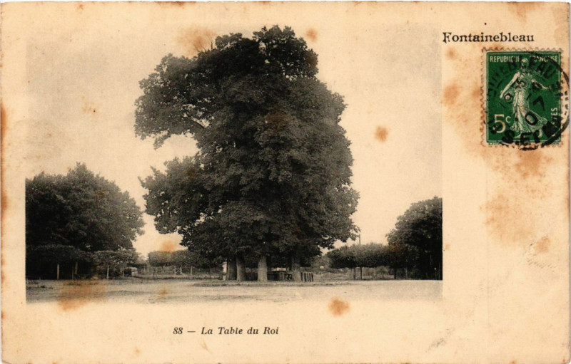 Carte postale ancienne Fontainebleau - La Table du Roi à Fontainebleau