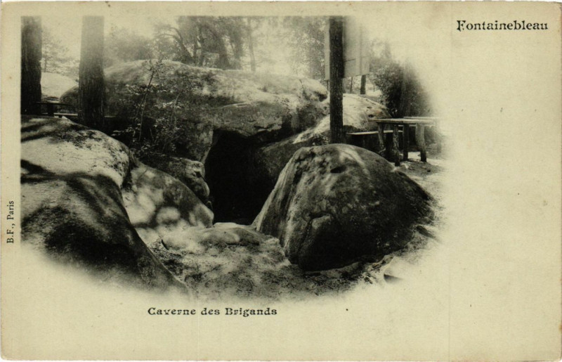Carte postale ancienne Fontainebleau - Caverne des Brigands à Fontainebleau