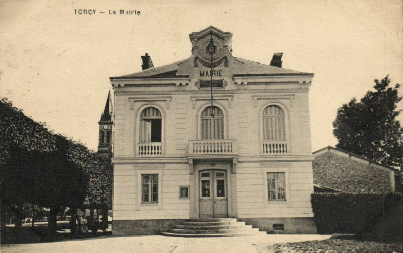 Carte postale ancienne La Mairie à Torcy