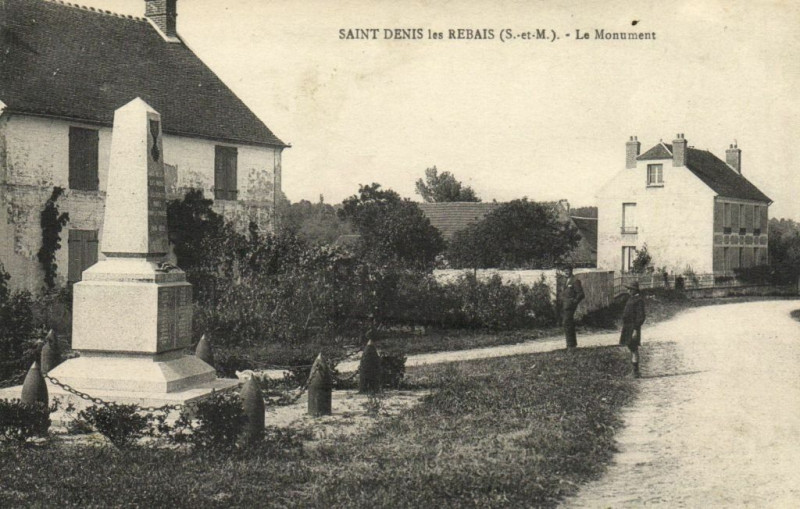 Carte postale ancienne St-Denis les Rebais - Le Monument à Rebais