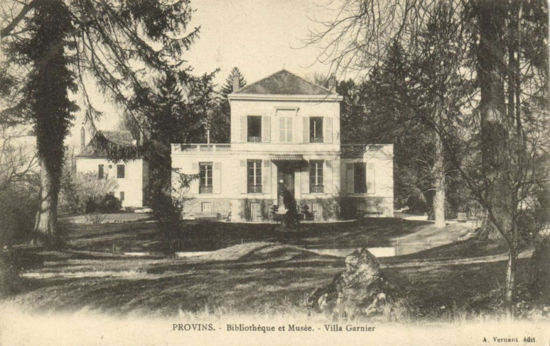 Carte postale ancienne Provins Bibliotheque et Musée - Villa Garnier à Provins