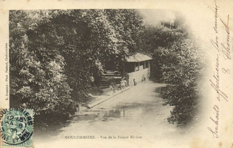 Carte postale ancienne Coulommiers - Vue de la Fansse Riviere à Coulommiers