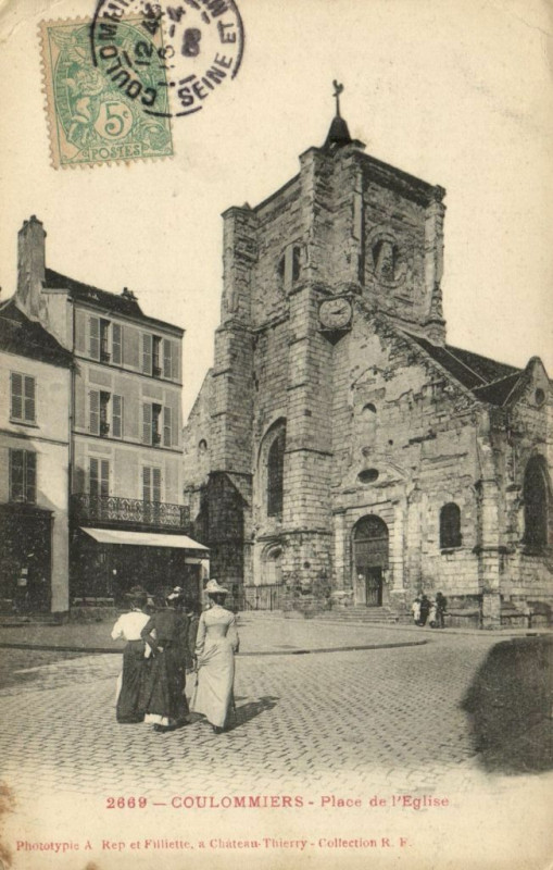 Carte postale ancienne Coulommiers - Place de l'Eglise à Coulommiers