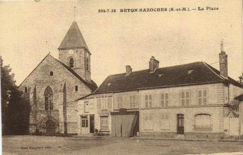 Carte postale ancienne Beton-Bazoches - La Place à Beton-Bazoches