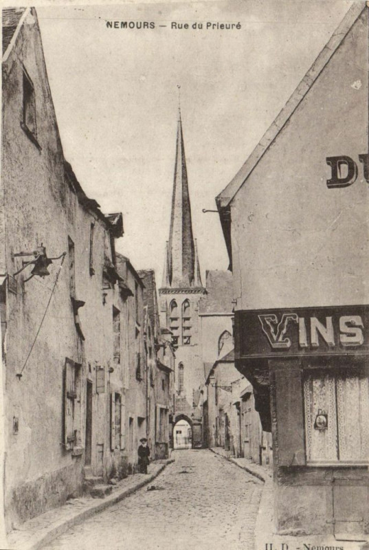 Carte postale ancienne Nemours - Rue du Prieure à Nemours