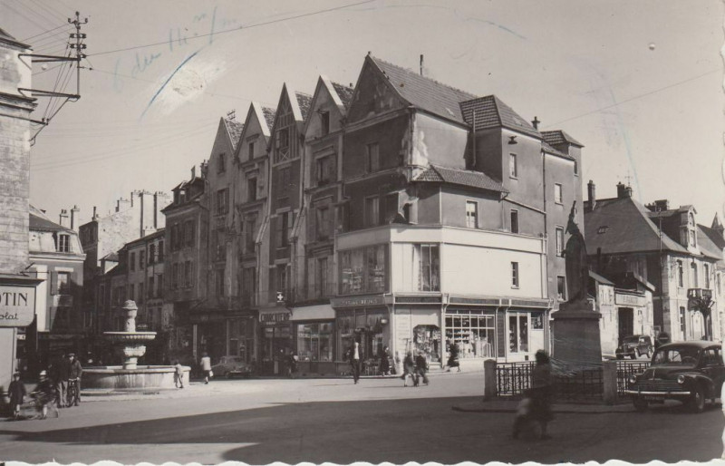 Carte postale ancienne Lagny - Les cinq Pignons