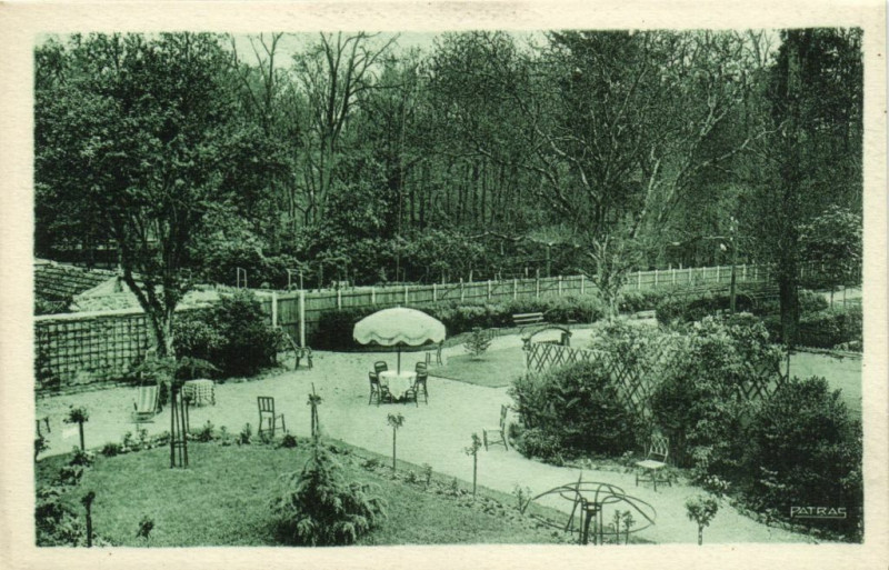 Carte postale ancienne Barbizon - Les Pleiades un coin du Parc (Vue des Fenerres. à Barbizon