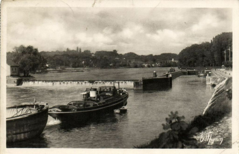 Carte postale ancienne Bois-le-Roi Barrage et Ecluse de Sermaize à Bois-le-Roi