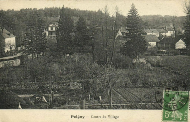 Carte postale ancienne Poigny - Centre du Village à Poigny