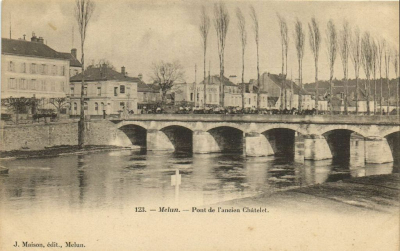 Carte postale ancienne Melun - Pont de L'ancienne. Chatelet à Melun