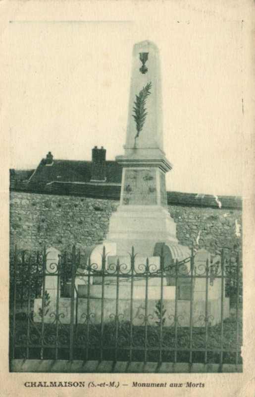 Carte postale ancienne Chalmaison - Monument aux Morte à Chalmaison
