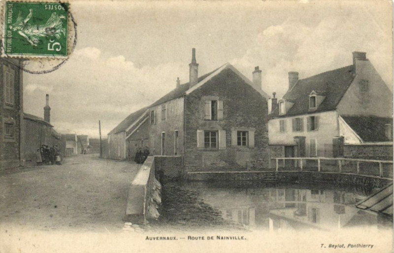 Carte postale ancienne Auvernaux - Route de Nainville