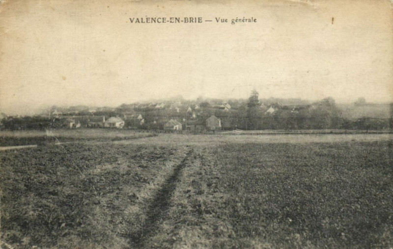 Carte postale ancienne Valence-En-Brie - Vue générale à Valence-en-Brie