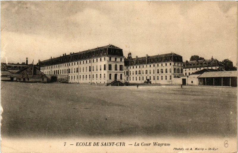 Carte postale ancienne Ecole de Saint-Cyr La Cour Wagram