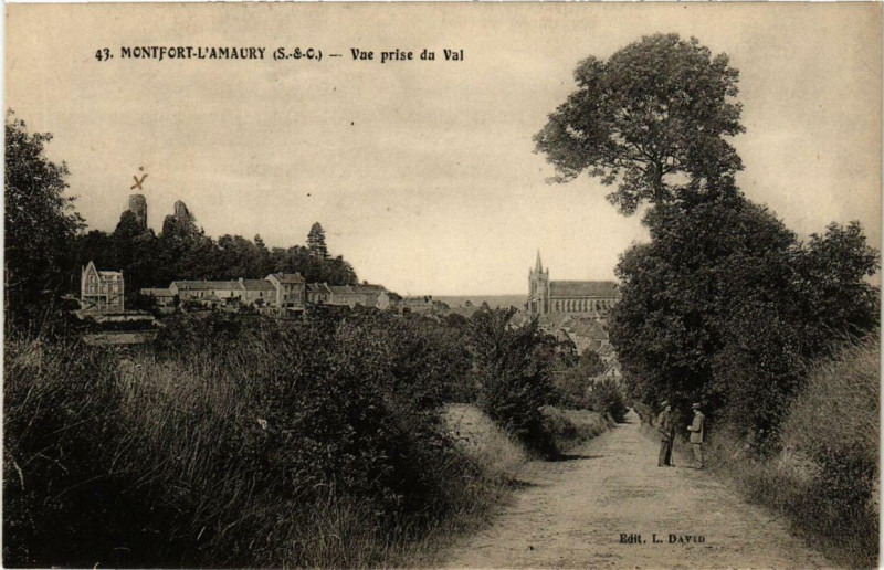 Carte postale ancienne Montfort-L'Amaury Vue prise du Val à Montfort-l'Amaury