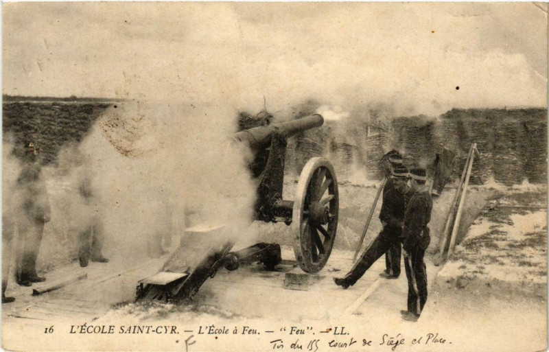 Carte postale ancienne L'Ecole Saint-Cyr L'Ecole a Feu