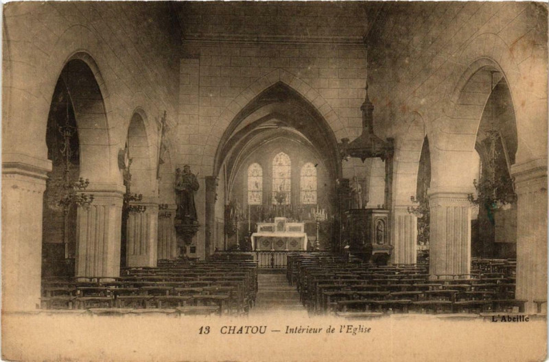 Carte postale ancienne Chatou Intérieur de Eglise à Chatou