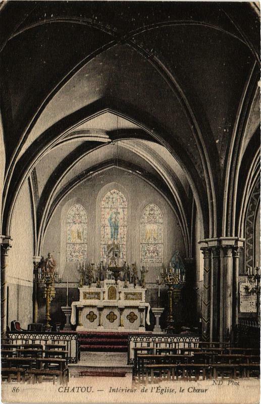 Carte postale ancienne Chatou Intérieur de Eglise à Chatou