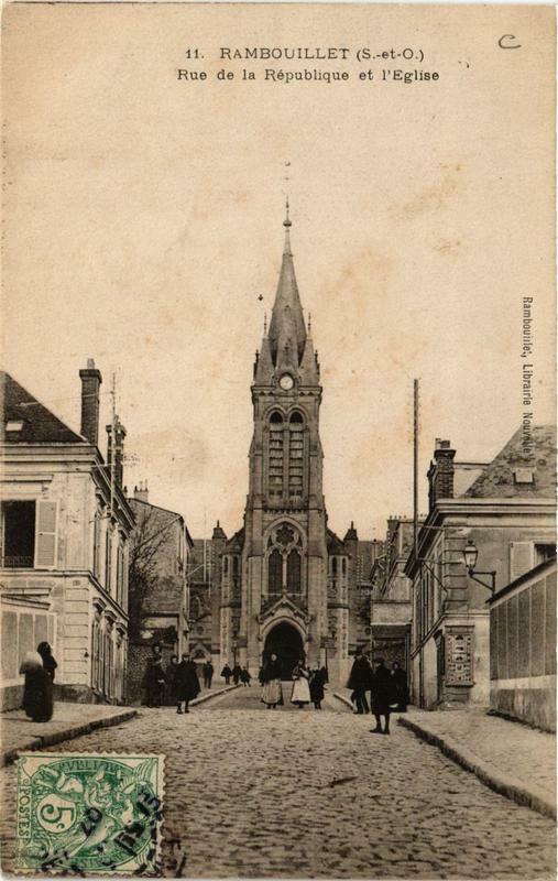 Carte postale ancienne Rambouillet Rue de la Republique et Eglise à Rambouillet