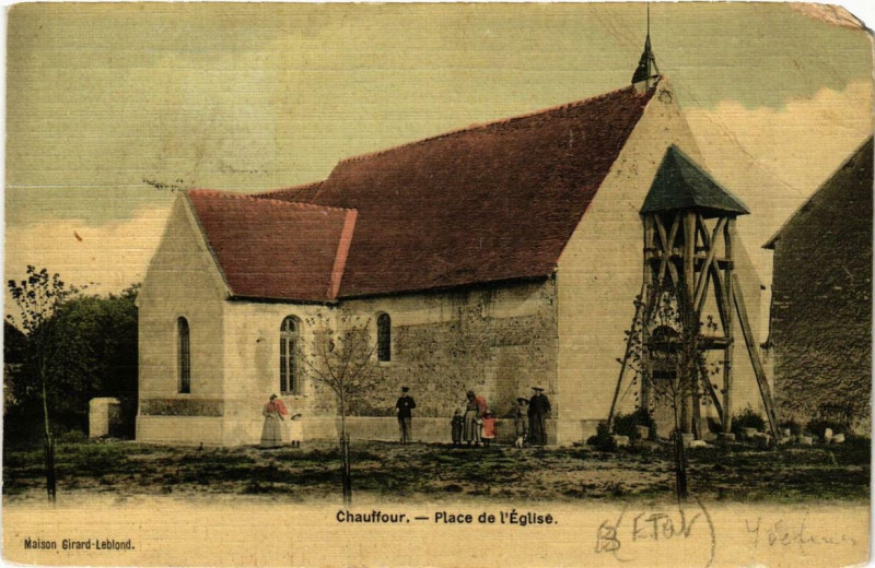 Carte postale ancienne Chauffour Place de Eglise