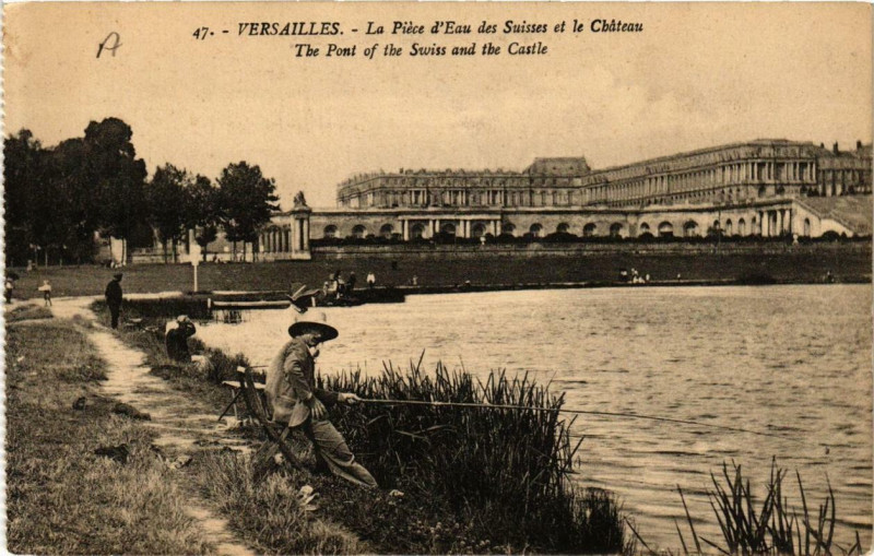 Carte postale ancienne Versailles La Piece d'Eau des Suisses et le Chateau à Versailles