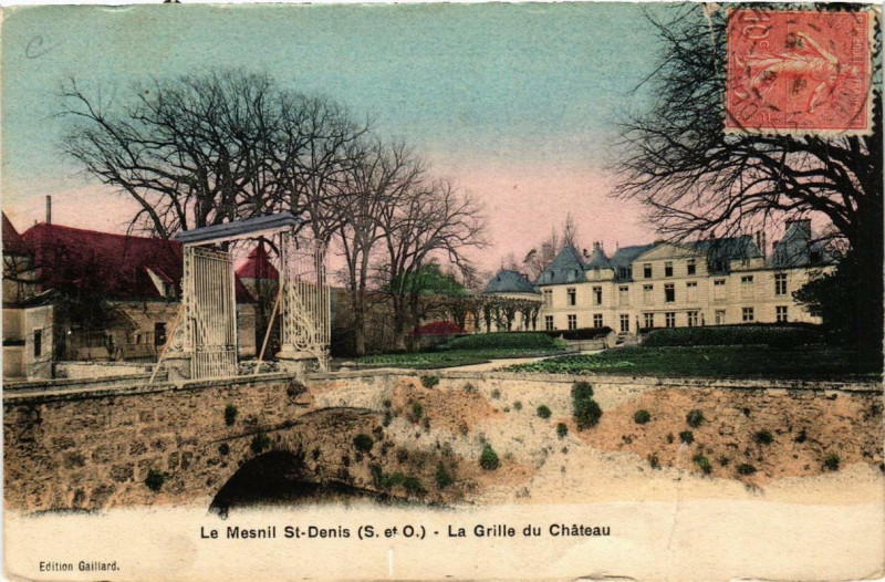 Carte postale ancienne Le Mesnil Saint-Denis La Grille du Chateau au Mesnil-Saint-Denis