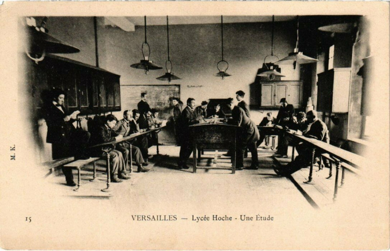 Carte postale ancienne Versailles - Lycée Hoche - Une Etude à Versailles