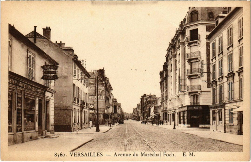 Carte postale ancienne Versailles - Avenue du Marechal Foch à Versailles