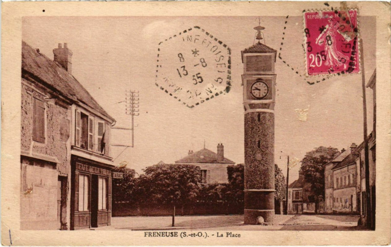 Carte postale ancienne Freneuse - La Place à Freneuse