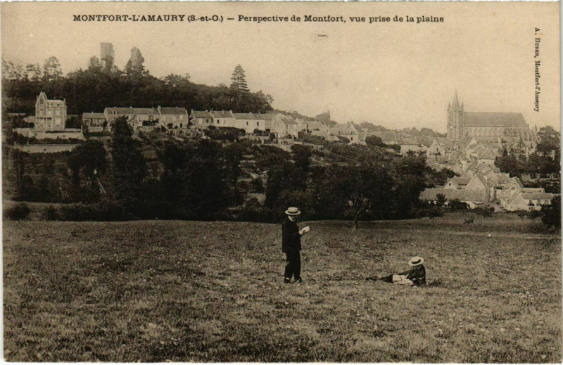 Carte postale ancienne Montfort-L'Amaury - Perspective de Montfort Vue prise de la plaine à Montfort-l'Amaury