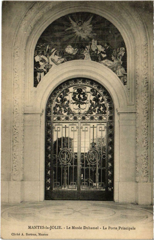 Carte postale ancienne Mantes-la-Jolie - Le MusÃ©e Duhamel - La Porte Principale à Mantes-la-Jolie