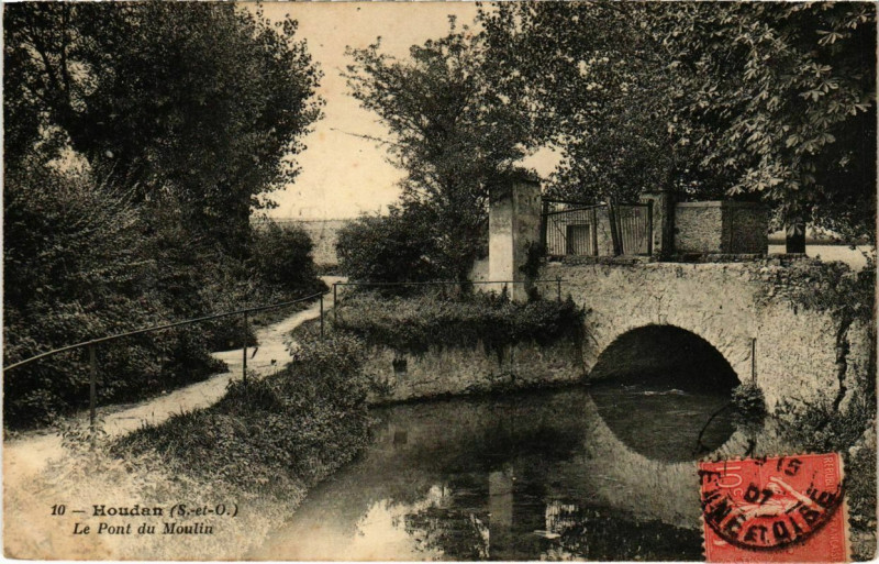 Carte postale ancienne Houdan - Le Pont du Moulin à Houdan