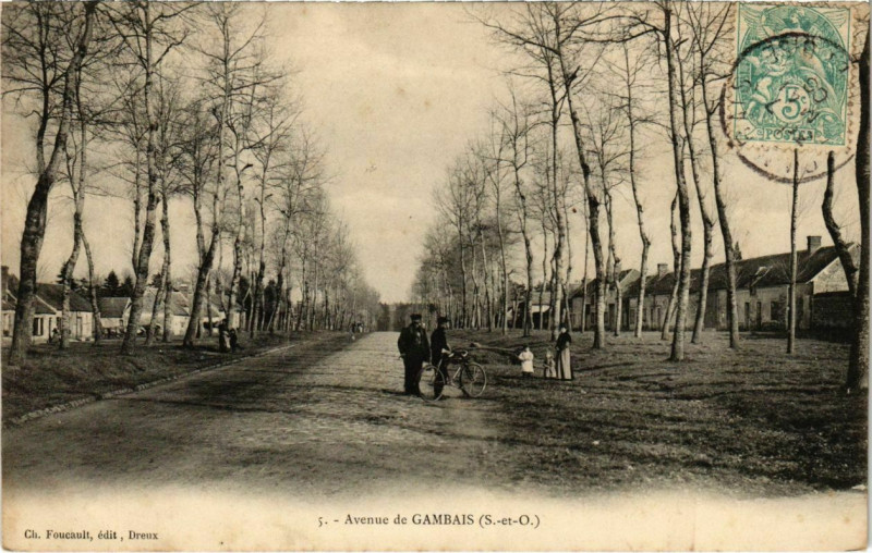 Carte postale ancienne Avenue de Gambais à Gambais