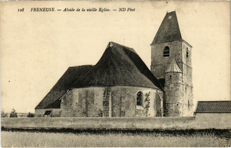 Carte postale ancienne Freneuse - Abside de la vieille Eglise à Freneuse