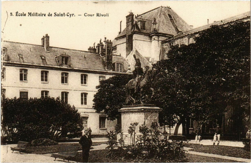 Carte postale ancienne Ecole Militaire de Saint-Cyr - Cour Rivoli
