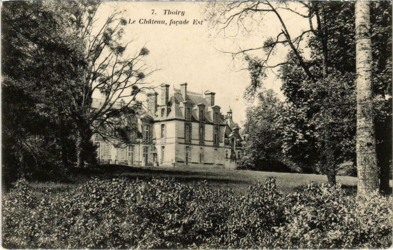 Carte postale ancienne Thoiry - Le Chateau facade Est à Thoiry