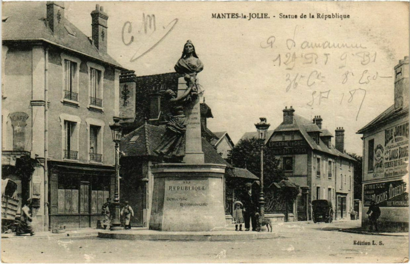 Carte postale ancienne Mantes-la-Jolie - Statue de la Republique à Mantes-la-Jolie