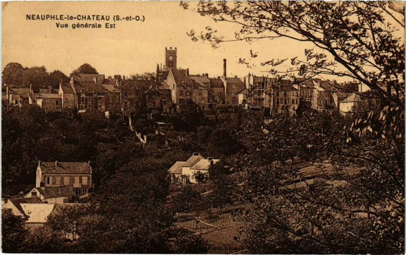 Carte postale ancienne Neauphle-le-Chateau - Vue générale Est à Neauphle-le-Château