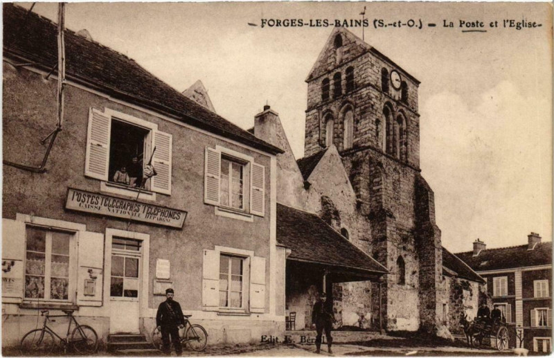 Carte postale ancienne Forges-les-Bains - La Poste et L'Eglise
